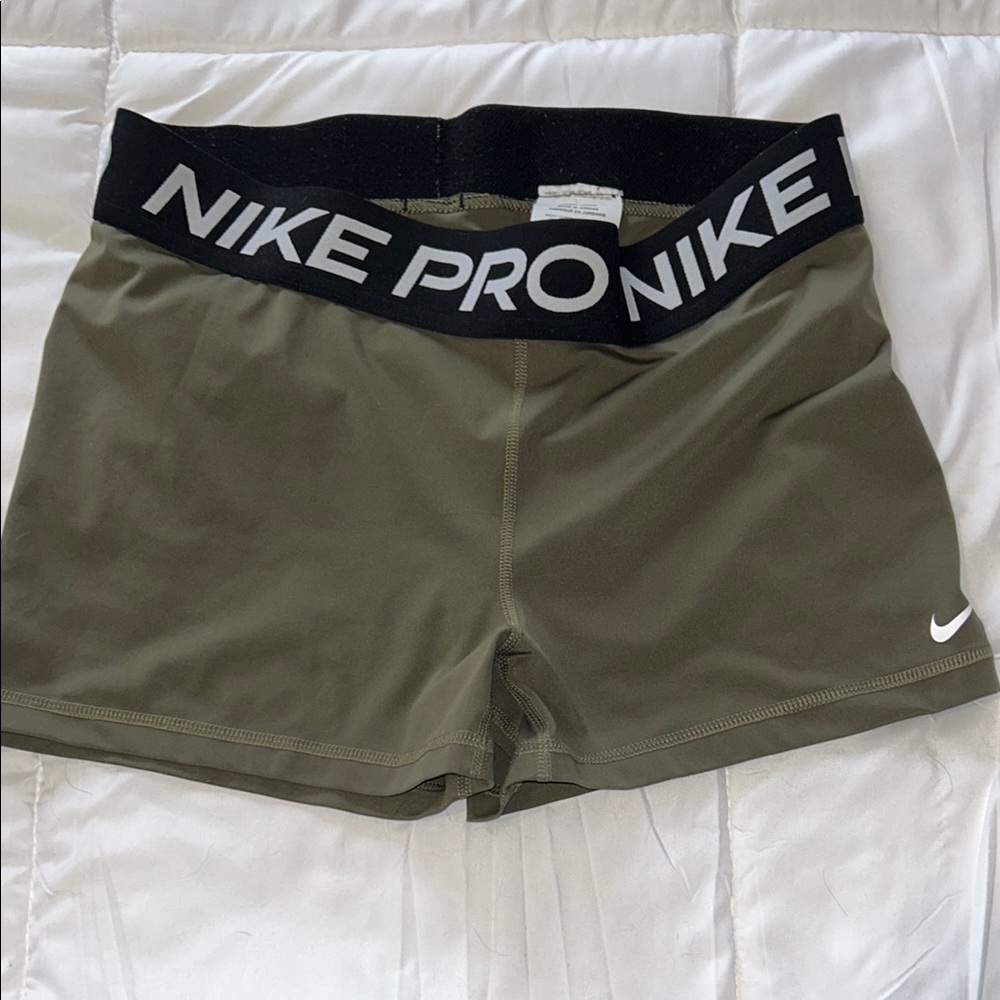 Women’s Nike Pro biker shorts
